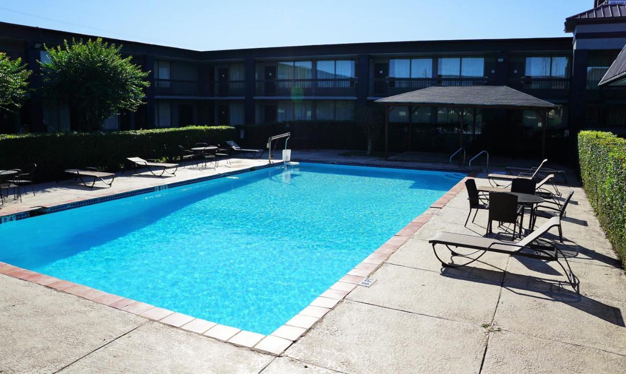 Hotel Elev8 Conroe Dış mekan fotoğraf