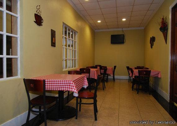 Hotel Elev8 Conroe Restoran fotoğraf