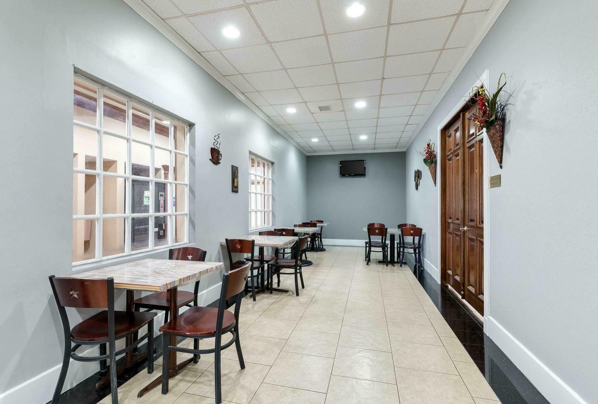 Hotel Elev8 Conroe Dış mekan fotoğraf
