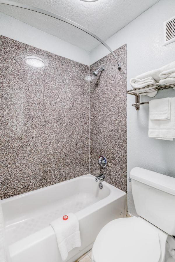Hotel Elev8 Conroe Dış mekan fotoğraf
