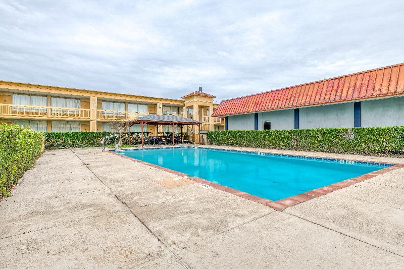 Hotel Elev8 Conroe Dış mekan fotoğraf